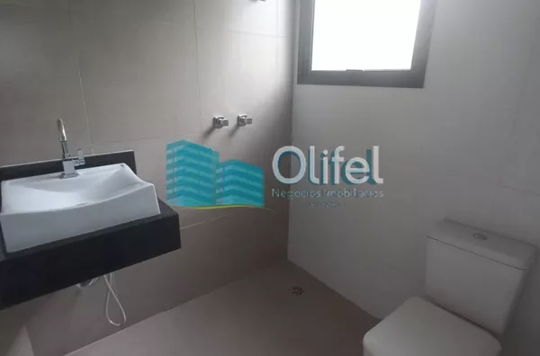 Excelente casa nova, assobradada,  em condomínio fechado na cidade de  Louveira. Condomínio conta com lazer completo com salão de festas, piscina, playground, campo de futebol, churrasqueira, academia, salão de jogos, brinquedoteca. redário, pet play, ves - Foto 5