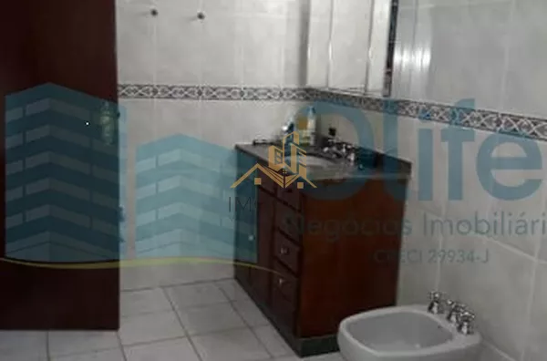 Linda chácara á venda na cidade de  Louveira, sendo três dormitórios, sendo 1 suíte, 1 banheiro social, cozinha, despensa, lavanderia, sala de estar e jantar,  sala de televisão e escritório. Na parte debaixo possui um porão totalmente habitável com 1 qua - Foto 9