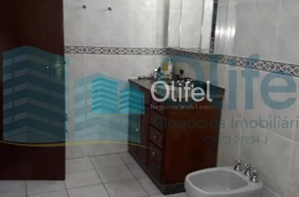 Linda chácara á venda na cidade de  Louveira, sendo três dormitórios, sendo 1 suíte, 1 banheiro social, cozinha, despensa, lavanderia, sala de estar e jantar,  sala de televisão e escritório. Na parte debaixo possui um porão totalmente habitável com 1 qua - Foto 9