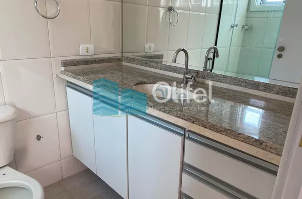 Excelente casa à venda no Condomínio São Joaquim,. Próxima ao lago, iluminação natural e muito arejada. No piso inferior a casa possui um espaço para home office, salão de jogos ou festas, 2 dormitórios e 1 suíte. No piso superior são 3 suítes sendo 1 mas - Foto 2