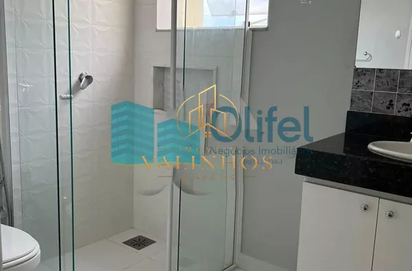 Linda casa para venda e locação no Condomínio Jardim Paulista em Vinhedo/SP. Lindo sobrado com projeto moderno. Piso inferior: lavabo, escritório, amplas salas, cozinha planejada com despensa, ampla área gourmet integrada com cozinha e sala (1 suíte, banh