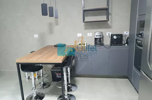 Excelente casa com 306 m², no melhor condomínio de Louveira, 01 suíte máster (closet e banho amplos com varanda + 02 dormitórios amplos, sala ampla e sala de jantar. Todos ambientes com ar condicionado novo. Cozinha, despensa, lavanderia, escritório e áre - Foto 21