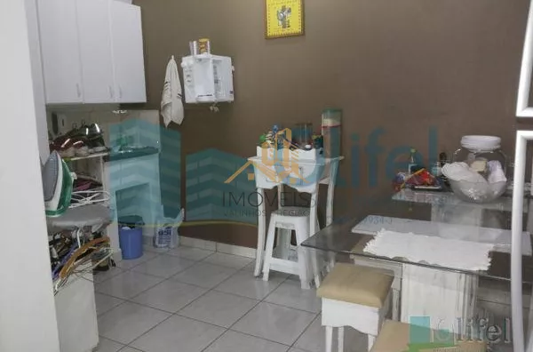 Linda casa de esquina com 3 dormitórios, sendo 1 suíte com hidromassagem, sala 2 ambientes, escritório, cozinha planejada, despensa, área gourmet, garagem para 2 carros cobertas, portão automático, bairro tranquilo. Vale a pena conferir. - Foto 21