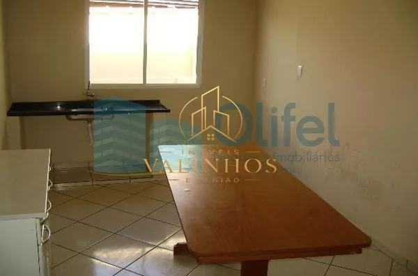 Linda casa que se encontra na cidade de vinhedo, venha conhecer e se encantar com a qualidade de vida!!!!