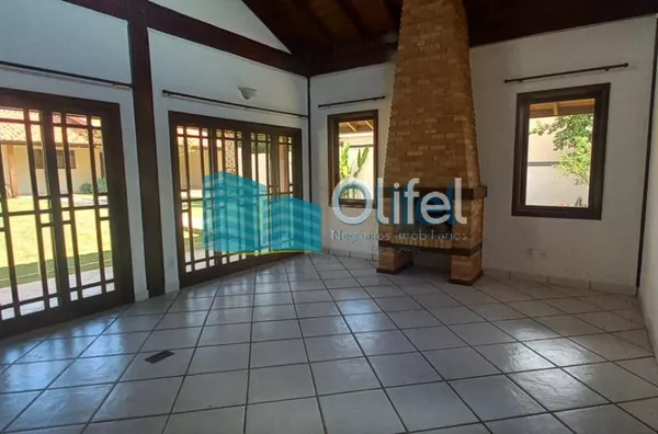 Para você que  busca uma excelente casa, assobradada, ensolarada, com ventilação natural, rua arborizada, condomínio com total segurança, acesso com identificação facial, portaria 24hs, área de lazer em uma cidade como Louveira, com estrutura, porém, mant - Foto 2
