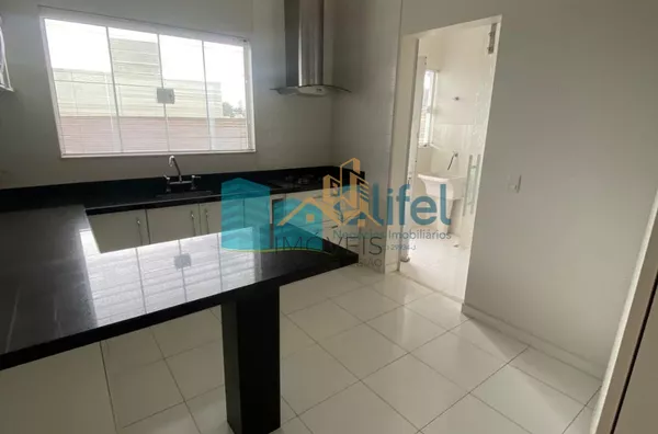 Excelente opção de casa em condomínio fechado na cidade de Louveira com 3 suítes, sendo 1 suíte com closet, sala 2 ambientes, cozinha planejada,  rica em armários, ar condicionado e opção de semi mobiliada.  Agende a sua visita - Foto 2