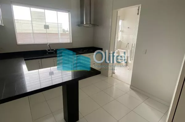 Excelente opção de casa em condomínio fechado na cidade de Louveira com 3 suítes, sendo 1 suíte com closet, sala 2 ambientes, cozinha planejada,  rica em armários, ar condicionado e opção de semi mobiliada.  Agende a sua visita - Foto 2