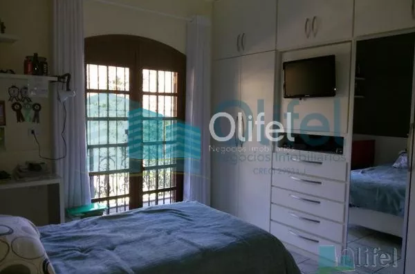 Linda casa de esquina com 3 dormitórios, sendo 1 suíte com hidromassagem, sala 2 ambientes, escritório, cozinha planejada, despensa, área gourmet, garagem para 2 carros cobertas, portão automático, bairro tranquilo. Vale a pena conferir. - Foto 15