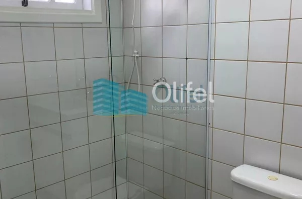 Excelente casa à venda no Condomínio São Joaquim,. Próxima ao lago, iluminação natural e muito arejada. No piso inferior a casa possui um espaço para home office, salão de jogos ou festas, 2 dormitórios e 1 suíte. No piso superior são 3 suítes sendo 1 mas - Foto 7