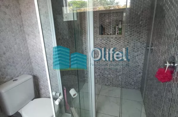 Excelente sobrado em condomínio fechado na cidade de Louveira. Ótimo acabamento, espaços amplos e confortáveis, ampla área gourmet com piscina.  Imóvel apto para financiamento.   Agende sua Visita - Foto 22