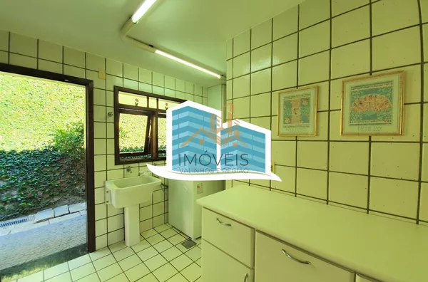 Maravilhosa casa a venda em condomínio na cidade de valinhos. com detalhes rústicos e da arquitetura inglesa. Aquela casa com cara de casa, a arquitetura diferenciada parece nos abraçar entre seus grandes vãos, vigas de madeira e concreto, arcos e piso ce - Foto 42