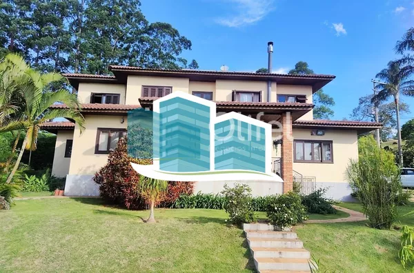 Linda casa no Condomínio Vale do Santa Fé, na cidade de Vinhedo, com excelente terreno, 2520m², 450m2 de construção, com muito verde, vista espetacular das varandas e dos quartos. Muito arejada e aconchegante, com 4 confortáveis suítes, 1 closet, amplo li - Foto 21