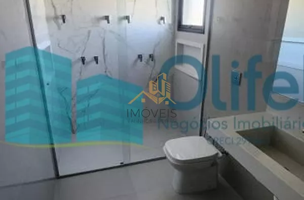 Excelente sobrado, novo, dentro de um dos mais conceituados condomínios da cidade de Campinas. Feita no conceito contemporâneo, aberto e com excelente iluminação natural e privacidade! São 3 suítes, sendo 1 suíte master, e 1 escritório que pode ser revert - Foto 11