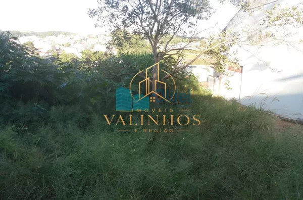 Terreno com 300 m² e ótima localização, bem no centro da cidade de Louveira, bairro super valorizado, acesso rápido para instituições bancárias, academias, estéticas, dentistas, supermercados, farmácias, ponto de ônibus, padarias, restaurantes, clube, a 9