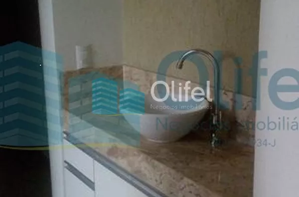 Excelente casa térrea com 3 dormitórios , sendo 1 suíte e 2 dormitórios com suíte americana (banheiro com entrada para dos 2 dormitórios, lavabo, escritório, ampla cozinha com armários, despensa, lavanderia, quintal com churrasqueira com armário e pia, ba - Foto 14