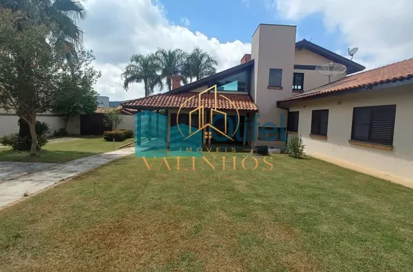 Para você que  busca uma excelente casa, assobradada, ensolarada, com ventilação natural, rua arborizada, condomínio com total segurança, acesso com identificação facial, portaria 24hs, área de lazer em uma cidade como Louveira, com estrutura, porém, mant