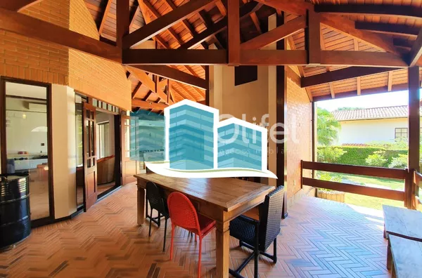 Maravilhosa casa a venda em condomínio na cidade de valinhos. com detalhes rústicos e da arquitetura inglesa. Aquela casa com cara de casa, a arquitetura diferenciada parece nos abraçar entre seus grandes vãos, vigas de madeira e concreto, arcos e piso ce - Foto 2