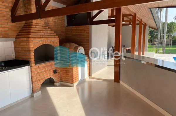Excelente casa à venda no Condomínio São Joaquim,. Próxima ao lago, iluminação natural e muito arejada. No piso inferior a casa possui um espaço para home office, salão de jogos ou festas, 2 dormitórios e 1 suíte. No piso superior são 3 suítes sendo 1 mas - Foto 23