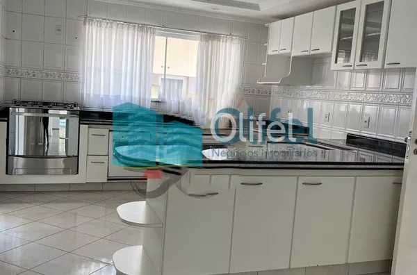 Linda casa para venda e locação no Condomínio Jardim Paulista em Vinhedo/SP. Lindo sobrado com projeto moderno. Piso inferior: lavabo, escritório, amplas salas, cozinha planejada com despensa, ampla área gourmet integrada com cozinha e sala (1 suíte, banh - Foto 6