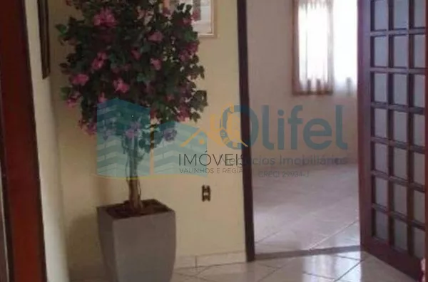 Ótima casa em bairro tranquilo na cidade de Louveira com 3 dormitórios sendo 1 suíte, sala 2 ambientes, cozinha americana com armários, edícula com churrasqueira gourmet e banheiro, quintal e garagem para 4 carros. - Foto 10