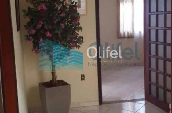 Ótima casa em bairro tranquilo na cidade de Louveira com 3 dormitórios sendo 1 suíte, sala 2 ambientes, cozinha americana com armários, edícula com churrasqueira gourmet e banheiro, quintal e garagem para 4 carros. - Foto 10