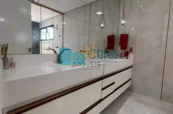 Linda casa no  condomínio  Santa Isabel na cidade de Louveira para quem procura espaço, modernismo, sofisticação, sossego e excelente iluminação. O imóvel dispõe de 525m² de terreno e 414m² de construção. O piso inferior oferece sala ampla  para 2 ambient - Foto 20