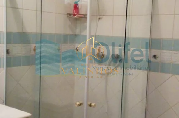 Ótima casa em bairro tradicional na cidade de Louveira. Área mista com 200m de área construída e 250m de área total. Casa com amplas sala de estar e jantar, cozinha planejada, 3 dormitórios, sendo 1 suíte, com closet, jardim de inverno, lavanderia, quarto