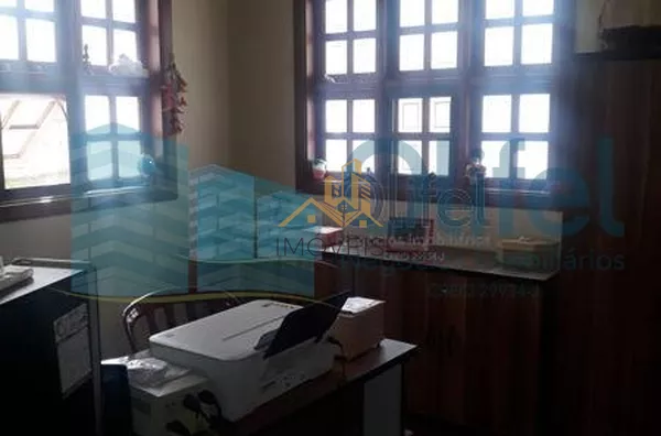Excelente sobrado na cidade de  Louveira, com 4 dormitórios, sendo 1 suíte master com closet, banheiro social, quartos avarandados, lavabo, ampla sala de estar, jantar e mezanino, escritório, cozinha, copa, lavanderia, despensa, área gourmet com churrasqu - Foto 14