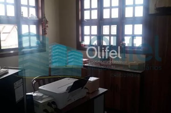 Excelente sobrado na cidade de  Louveira, com 4 dormitórios, sendo 1 suíte master com closet, banheiro social, quartos avarandados, lavabo, ampla sala de estar, jantar e mezanino, escritório, cozinha, copa, lavanderia, despensa, área gourmet com churrasqu - Foto 14