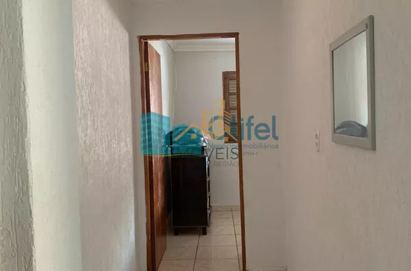 Excelente chácara  a 4 km do centro da cidade de Louveira com 03 dormitórios sendo 01 suíte, sala jantar, sala de estar, 08 vagas de garagem sendo 04 coberta, canil, campo de futsal gramado, piscina, churrasqueira, fogão e forno à lenha, lago, com uma áre - Foto 24