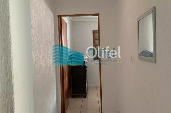 Excelente chácara  a 4 km do centro da cidade de Louveira com 03 dormitórios sendo 01 suíte, sala jantar, sala de estar, 08 vagas de garagem sendo 04 coberta, canil, campo de futsal gramado, piscina, churrasqueira, fogão e forno à lenha, lago, com uma áre - Foto 24