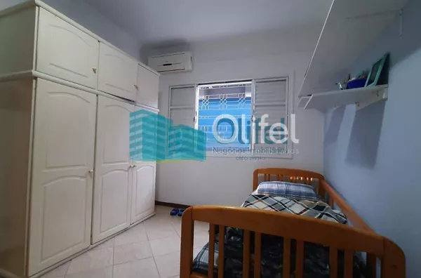 Excelente casa de esquina em bairro residencial, próximo ao centro na cidade de Louveira.  Possui 3 dormitórios sendo 1 suíte com closet e banheira de hidromassagem de 4 lugares. Sala 3 ambientes, sala de TV, escritório, despensa e lavanderia fechada. Pos - Foto 5