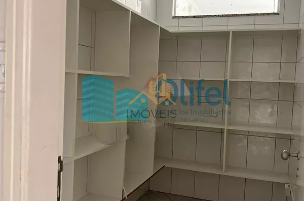 Linda casa para venda e locação no Condomínio Jardim Paulista em Vinhedo/SP. Lindo sobrado com projeto moderno. Piso inferior: lavabo, escritório, amplas salas, cozinha planejada com despensa, ampla área gourmet integrada com cozinha e sala (1 suíte, banh - Foto 7
