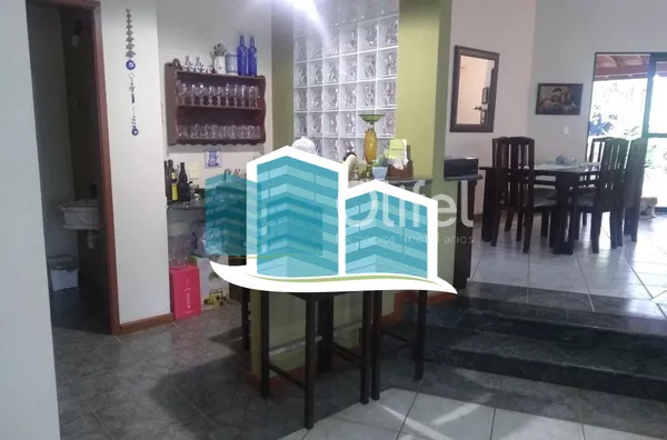 Casa térrea  em condomínio na cidade de Valinhos, contendo apenas escada para  acesso à casa. Localizada  região do Paiquerê, próximo ao Colégio Porto Seguro, Shopping Valinhos. Imóvel  com 3 dormitórios, sendo 1 suíte, todos com armários e ar condicionad - Foto 27