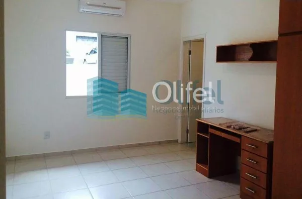 Excelente casa térrea em condomínio fechado na cidade de Louveira com 3 suítes, sala de estar, jantar e TV, cozinha ampla e planejada, banheiro social, linda área gourmet com churrasqueira com fechamento em vidro, piscina e vagas de garagem.  Imóvel rico - Foto 8
