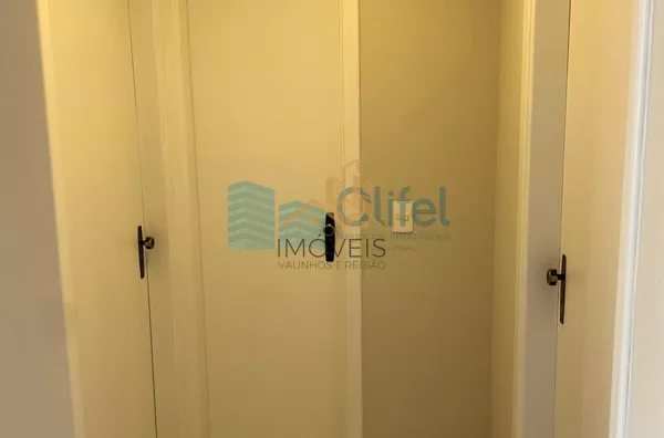 Excelente casa à venda no Condomínio São Joaquim,. Próxima ao lago, iluminação natural e muito arejada. No piso inferior a casa possui um espaço para home office, salão de jogos ou festas, 2 dormitórios e 1 suíte. No piso superior são 3 suítes sendo 1 mas - Foto 10