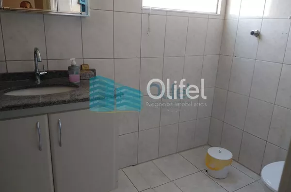 Excelente apartamento no centro da cidade de Louveira,  com 2 dormitórios, sendo 1 suíte com armário, sacada, banheiro social, ampla sala com 2 ambientes, cozinha planejada, lavanderia, vaga de garagem coberta, elevador, piscina e salão de festas.  Próxim - Foto 16