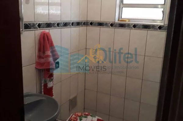 Excelente sobrado em bairro residencial na cidade de Louveira,  com 4 dormitórios, sendo 1 suíte com hidromassagem, banheiro social, sala, cozinha /copa e escritório. Edícula com 1 quarto, banheiro, cozinha e lavanderia.  Confira!!! - Foto 14