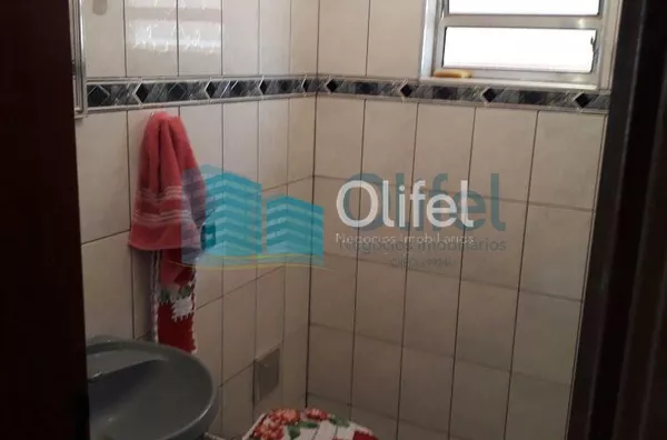 Excelente sobrado em bairro residencial na cidade de Louveira,  com 4 dormitórios, sendo 1 suíte com hidromassagem, banheiro social, sala, cozinha /copa e escritório. Edícula com 1 quarto, banheiro, cozinha e lavanderia.  Confira!!! - Foto 14