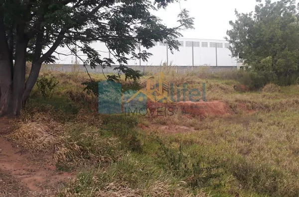 Linda área  de esquina com 4.500m², na cidade de Louveira,  em área industrial, próximo a vias de acesso, facilidade de manobrar veículos grandes. - Foto 1