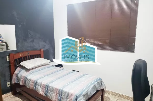 Excelente casa térrea a venda no Condomínio Parque Shangrilá na cidade de Campinas. Muita natureza e verde envolvem esse imóvel. A casa principal tem 3 dormitórios, sendo 1 suíte com closet, sala, cozinha e banheiro. Possui uma casa anexa, com sala, quart - Foto 10