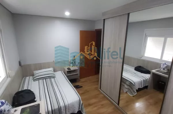 Lindo sobrado em condomínio com ótima localização e segurança 24 horas, 640 m² de terreno com 360 m² de construção, 4 dormitórios sendo 2 suítes e uma com hidromassagem e closet, 2 salas, lavabo, ampla cozinha com copa, lavanderia, ótimo espaço externo co - Foto 12