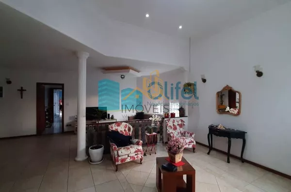 Excelente casa de esquina em bairro residencial, próximo ao centro na cidade de Louveira.  Possui 3 dormitórios sendo 1 suíte com closet e banheira de hidromassagem de 4 lugares. Sala 3 ambientes, sala de TV, escritório, despensa e lavanderia fechada. Pos - Foto 14