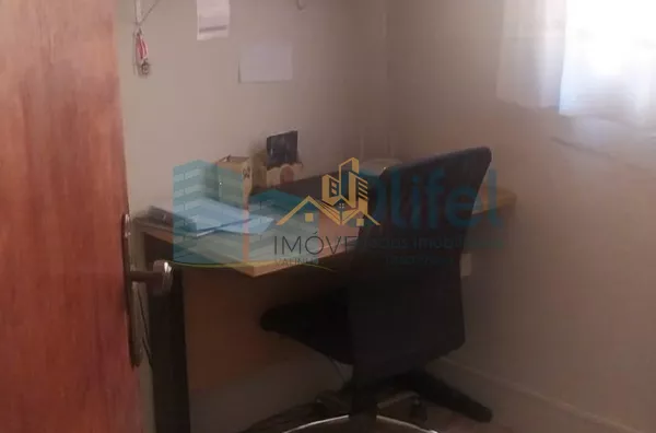 Excelente sobrado em bairro residencial próximo ao centro na cidade de Louveira, com 3 suítes com planejados, avarandada, 2 amplas salas, cozinha planejada, área gourmet com churrasqueira, quintal, 2 vagas de garagem.  Agende a sua visita. - Foto 13