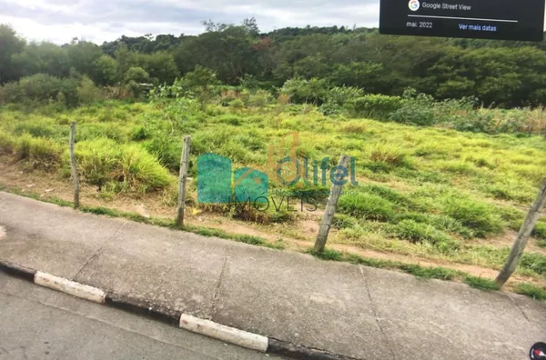 Excelente lote  na região central da cidade de Louveira  com 4.200 metros, podendo ser edificado em uma área de 800 metros. O restante pode ser utilizado com pátio.Uso de solo aprovado pela Prefeitura de Louveira. Consulte-nos sobre o seu CNAIPara maio