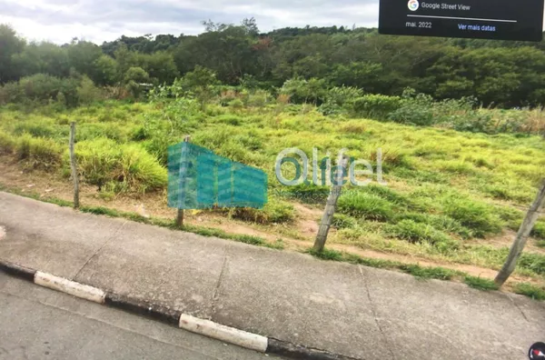Excelente lote  na região central da cidade de Louveira  com 4.200 metros, podendo ser edificado em uma área de 800 metros. O restante pode ser utilizado com pátio.Uso de solo aprovado pela Prefeitura de Louveira. Consulte-nos sobre o seu CNAIPara maio