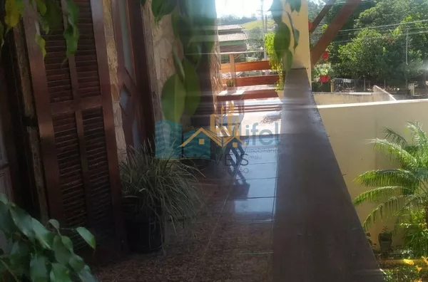 Excelente sobrado em bairro residencial próximo ao centro na cidade de Louveira, com 3 suítes com planejados, avarandada, 2 amplas salas, cozinha planejada, área gourmet com churrasqueira, quintal, 2 vagas de garagem.  Agende a sua visita. - Foto 17