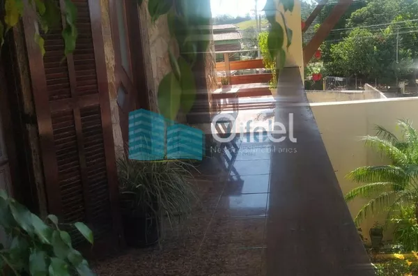 Excelente sobrado em bairro residencial próximo ao centro na cidade de Louveira, com 3 suítes com planejados, avarandada, 2 amplas salas, cozinha planejada, área gourmet com churrasqueira, quintal, 2 vagas de garagem.  Agende a sua visita. - Foto 17