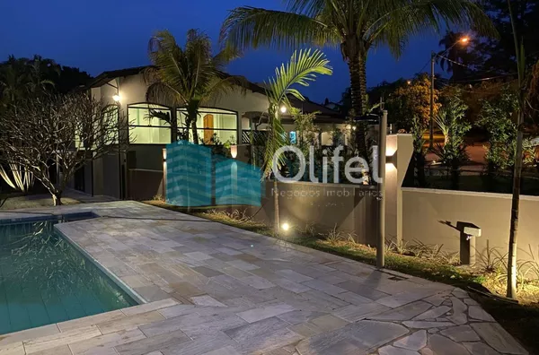 Excelente casa à venda no Condomínio São Joaquim,. Próxima ao lago, iluminação natural e muito arejada. No piso inferior a casa possui um espaço para home office, salão de jogos ou festas, 2 dormitórios e 1 suíte. No piso superior são 3 suítes sendo 1 mas - Foto 41