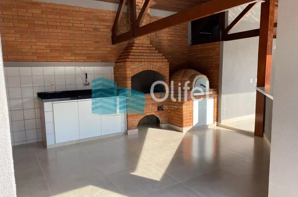 Excelente casa à venda no Condomínio São Joaquim,. Próxima ao lago, iluminação natural e muito arejada. No piso inferior a casa possui um espaço para home office, salão de jogos ou festas, 2 dormitórios e 1 suíte. No piso superior são 3 suítes sendo 1 mas - Foto 24